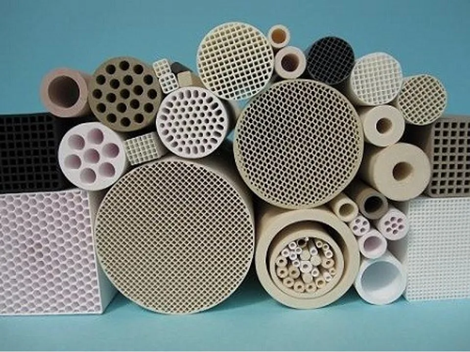 Sứ Kỹ Thuật Dị Hình